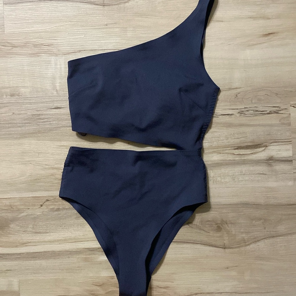Zara cut out swimsuit. Brand new without tag. Removable pads.